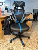 SONGMICS Bürostuhl, Stuhl mit Netzbespannung, höhenverstellbar, mit Kopfstütze und Armlehne, um 360° drehbar, mit Wippfunktion, bis 130 kg belastbar, ergonomisch, schwarz-blau-dunkelgrau OBN086B01