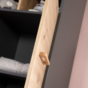 roba Kleiderschrank Lenn 3-türig - in Anthrazit / Holzdekor Artisan Eiche - Inkl. Schublade, offenem Fach & Griffen aus massiver Eiche - HxBxT:195 x 132 x 54 cm
